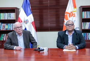 Familiares donan al AGN colección Rafael Corporán de los Santos