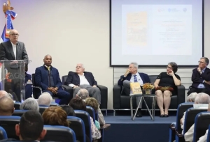AGN pone en circulación el libro Con la Palabra de Dios de Roberto Cassá